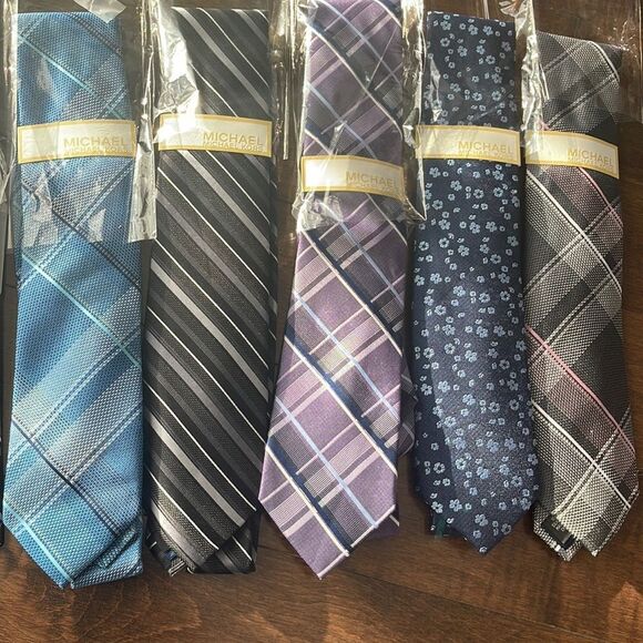 Lot Of 8 NEW Michael Kors Ties . Retails $556 - Picture 3 of 3